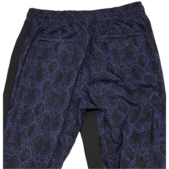 Athleta Printed Brooklyn Jogger in Dress Blue and Black Python Pants 6 - Picture 4 of 14